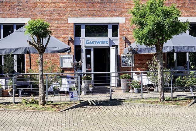 Die Terrasse vor dem Gastwerk